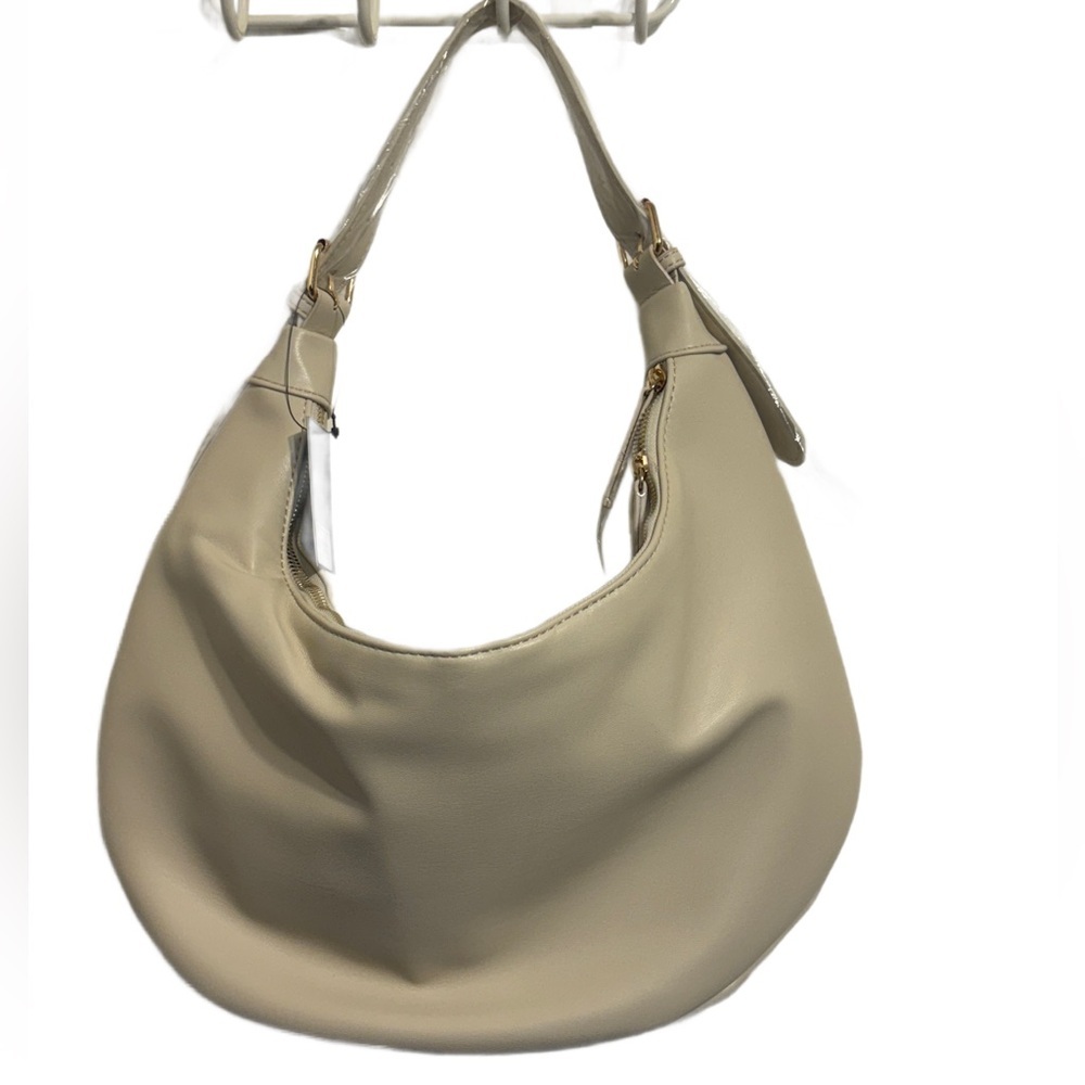 NWT Adorable Forever 21 Super Soft Vegan Leather Hobo Bag‎
